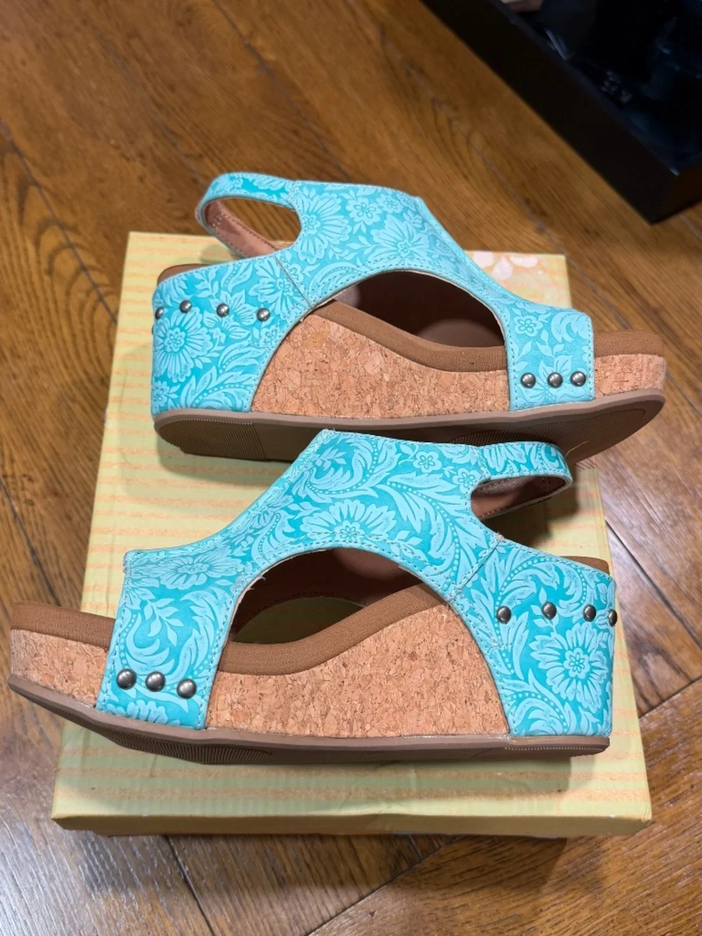 Isabella turquoise Very G western Wedge shoe Ladies size 7 NEW / Box